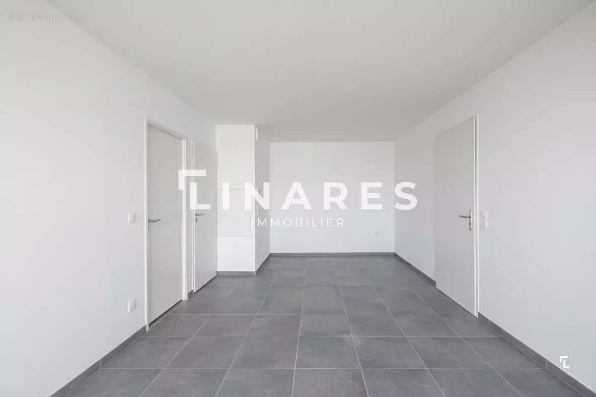 LE DOMAINE DE BELLEPEIRE - Appartement T2 de 43m² - Terrasse - Jardin de 30m2- Box (sus) - 13170 LESPENNES MIRABEAU - photo 3