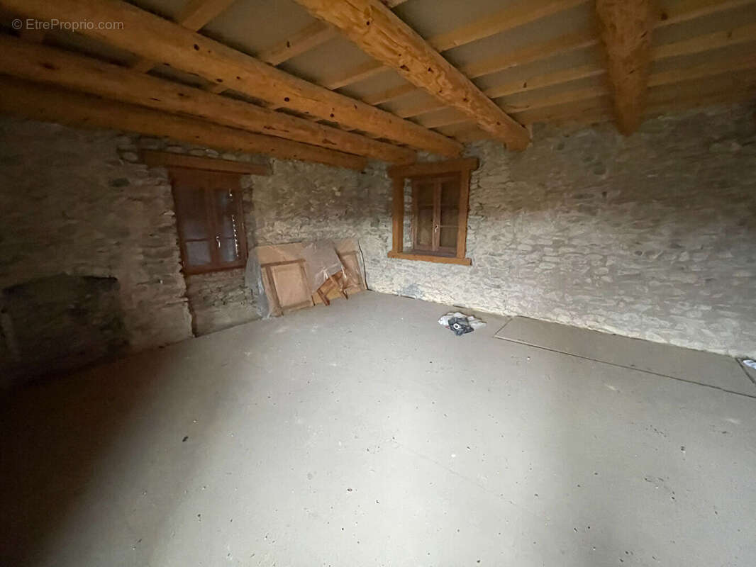 Maison à CHAMPAGNAC-LE-VIEUX
