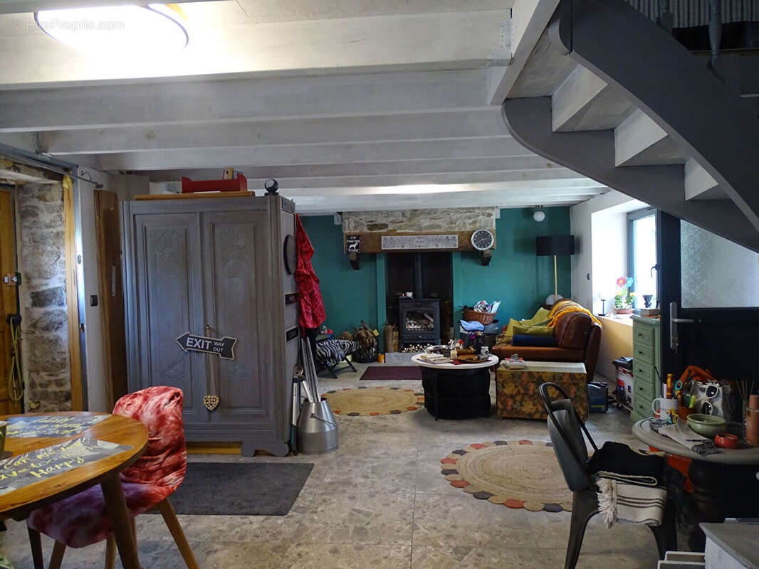 FINISTÈRE. Maison de village de caractère avec potentiel de rénovation au coeur de Collorec - photo 6