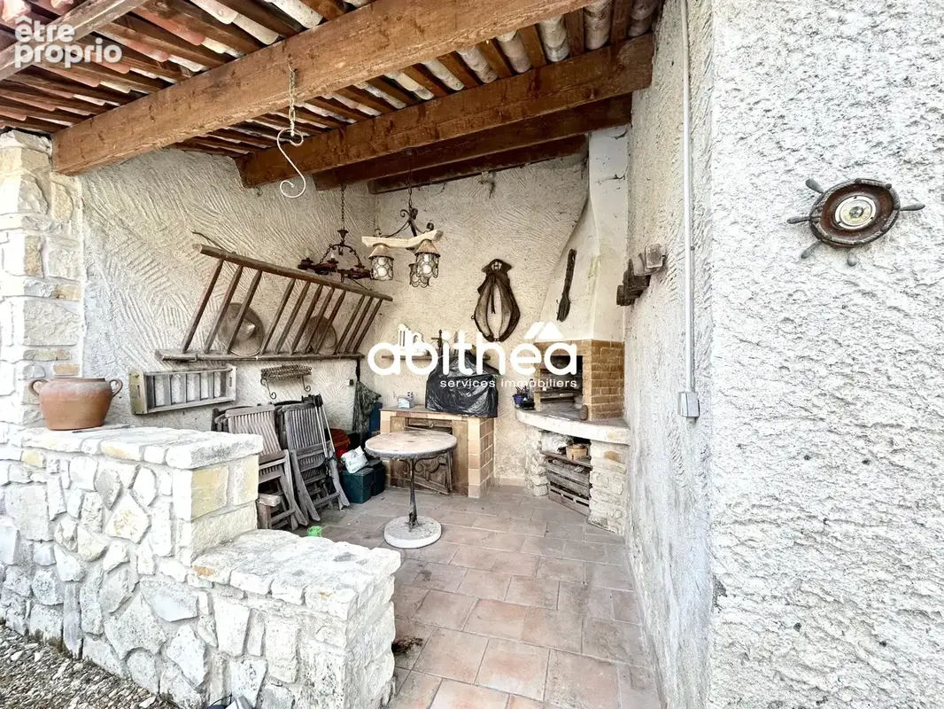 CHAMPNIERS Maison de caractère, 4 chambres avec grand terrain dans un secteur calme - photo 12
