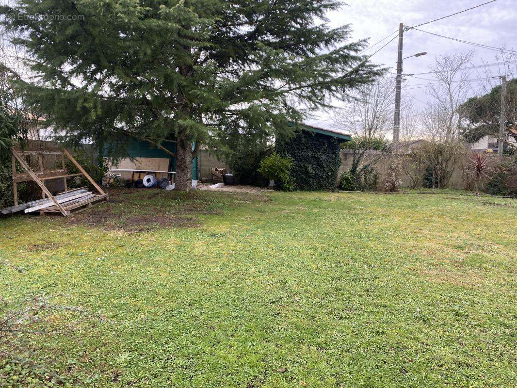 Terrain à SAINT-MEDARD-EN-JALLES