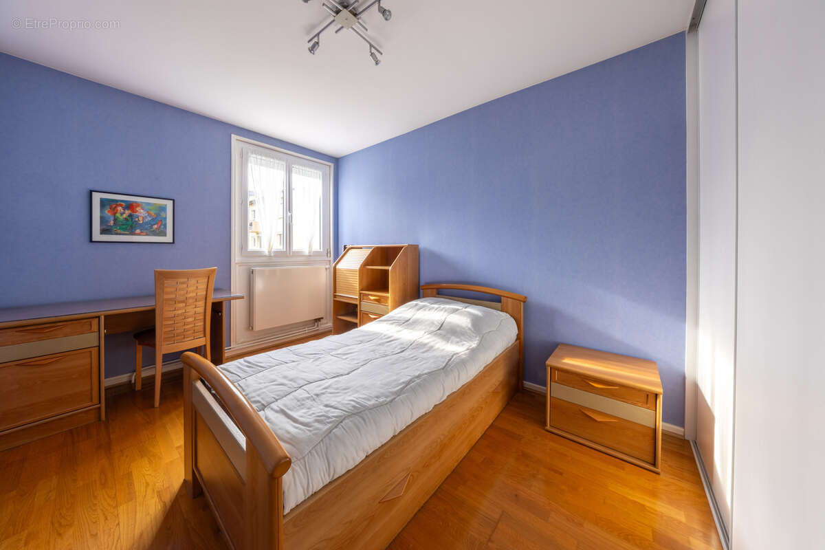 Appartement à SAINT-PRIEST-EN-JAREZ