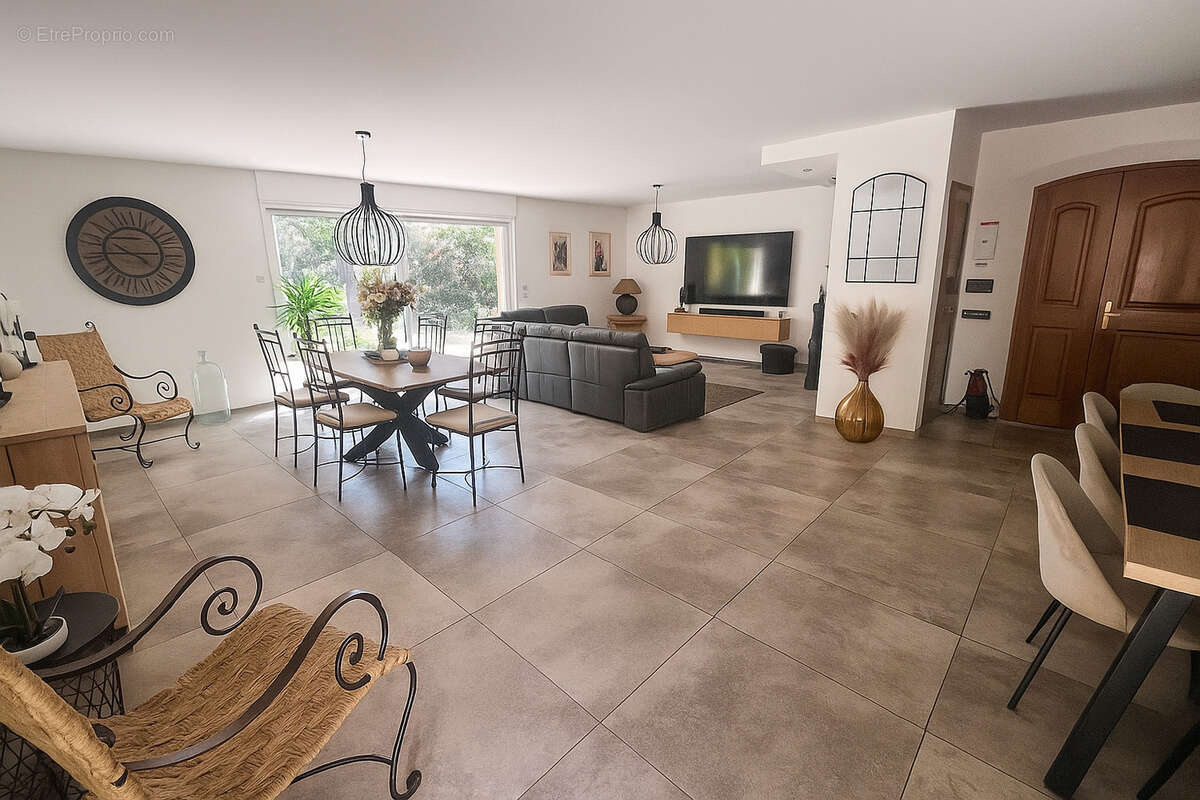 Maison à SOLLIES-TOUCAS