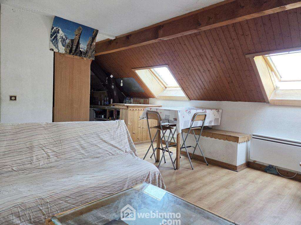 et d'une belle pièce de vie avec cuisine ouverte d'une superficie totale de 29m². - Appartement à ALBERTVILLE