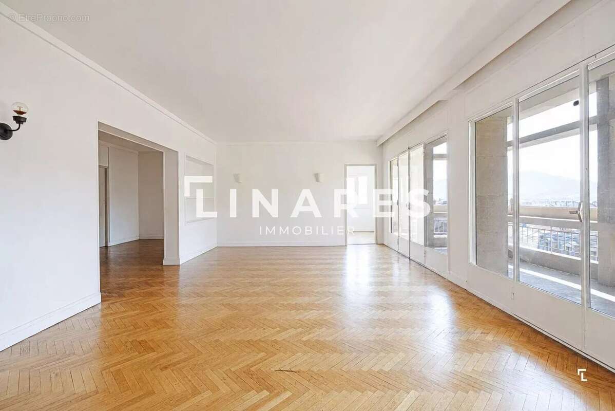 LE TRIVERSANT - Appartement T5 de 163m2 + 2 extérieurs + 3 expos - cave - 13008 Perier - photo 5
