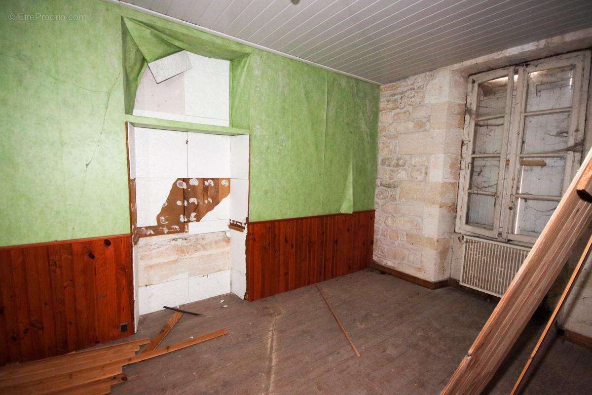 Maison à ROULLET-SAINT-ESTEPHE