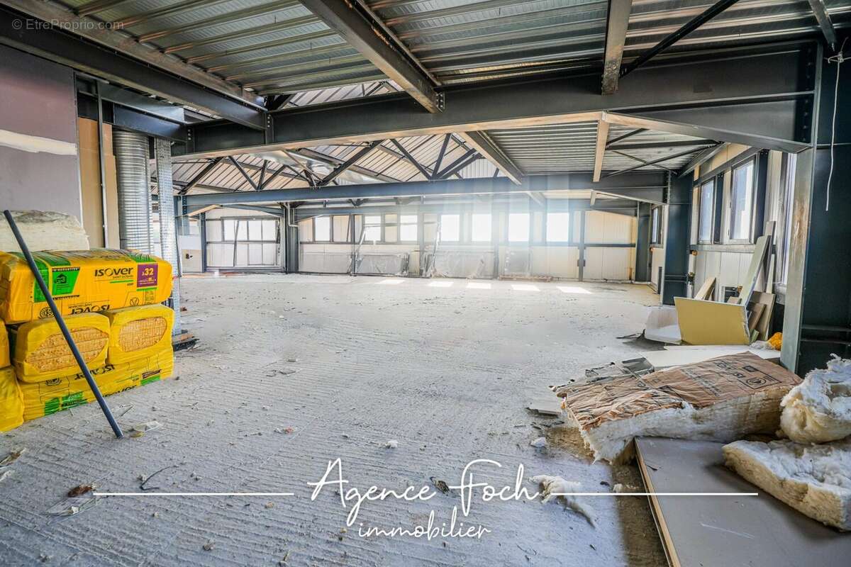 Commerce 674 m² à Tarbes  - photo 4