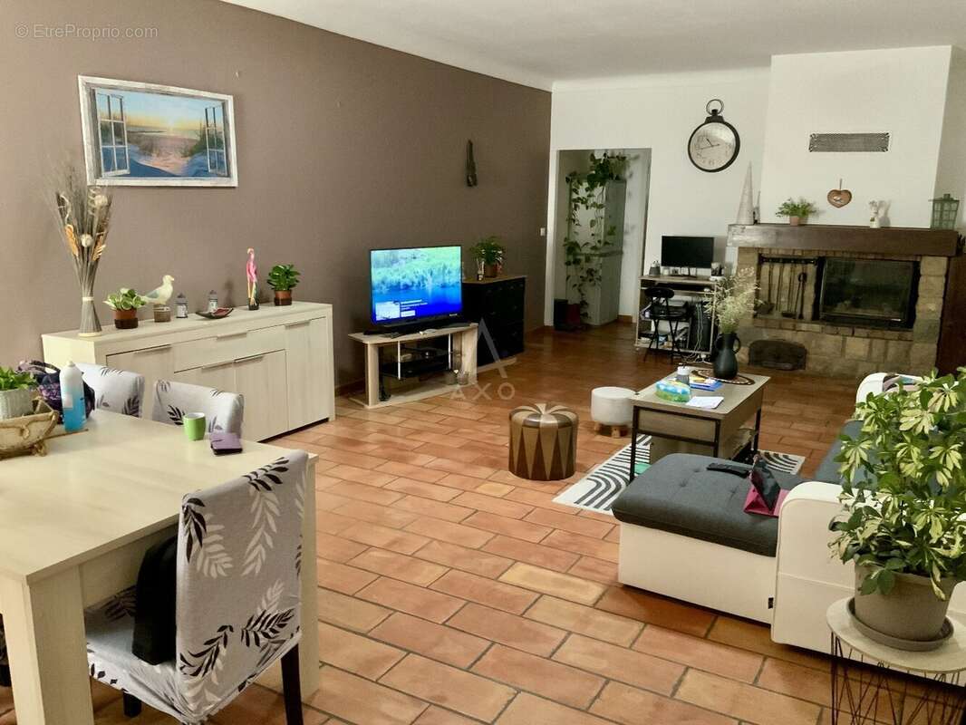 Maison à LA CALMETTE