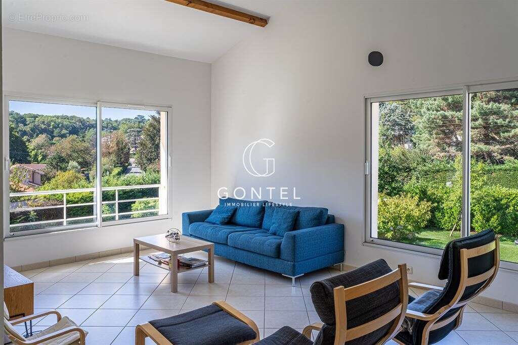 Maison à SAINT-CYR-AU-MONT-D'OR