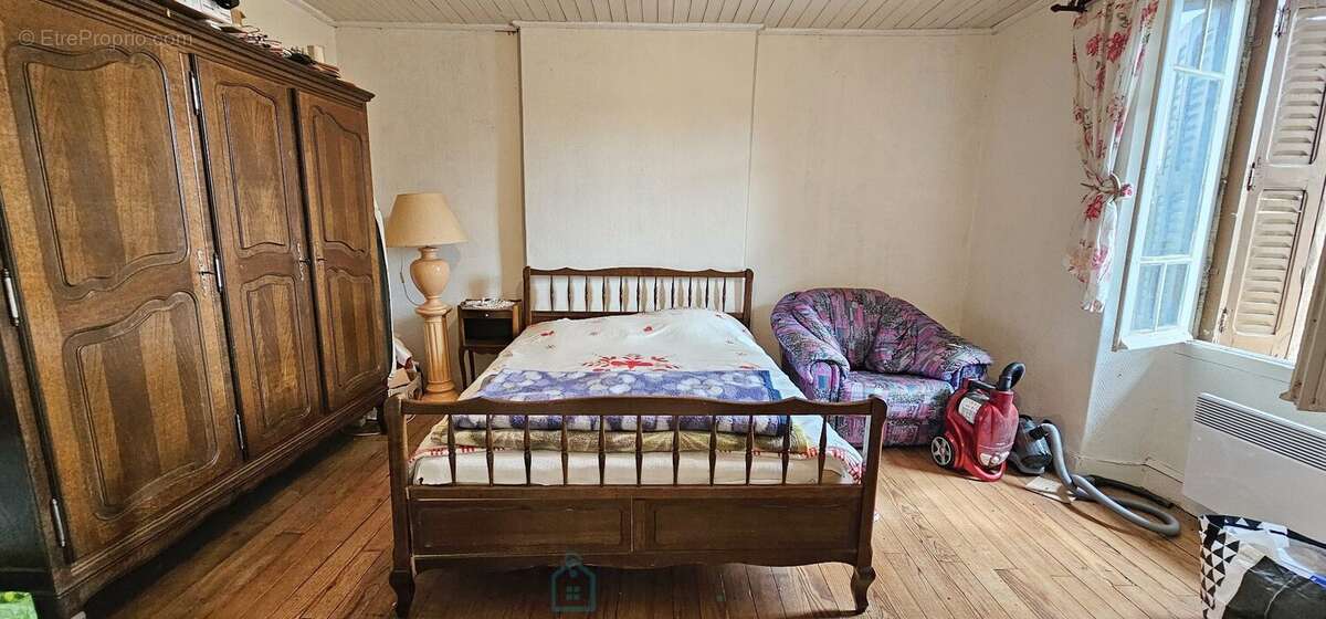 Maison à CENAC-ET-SAINT-JULIEN