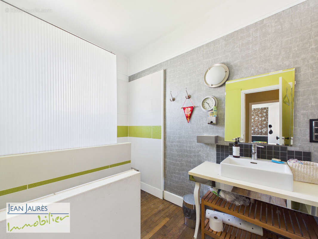 SAINTE-SAVINE   Maison familiale de charme, 4 chambres et beaux volumes ! - photo 11