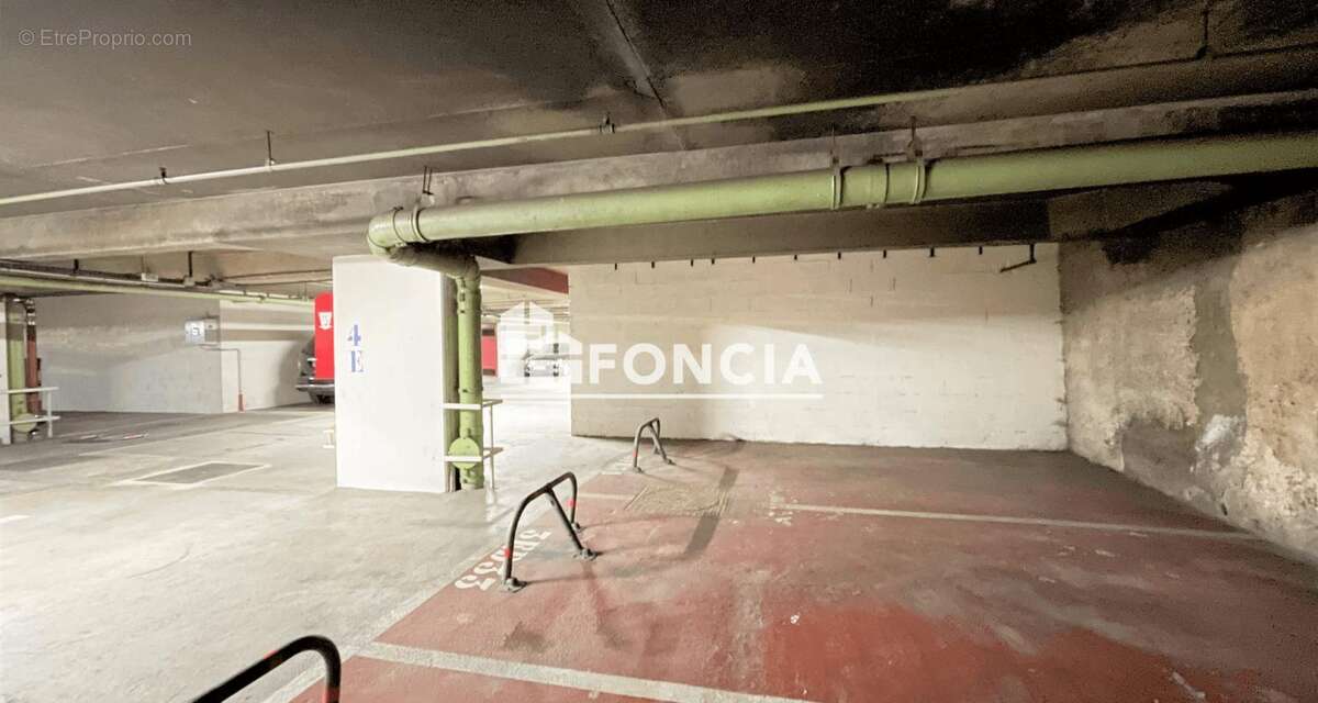 Parking à PARIS-3E