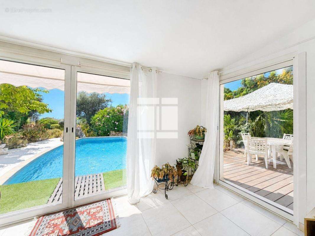 Villa de plain-pied - piscine - T2 indépendant - photo 11