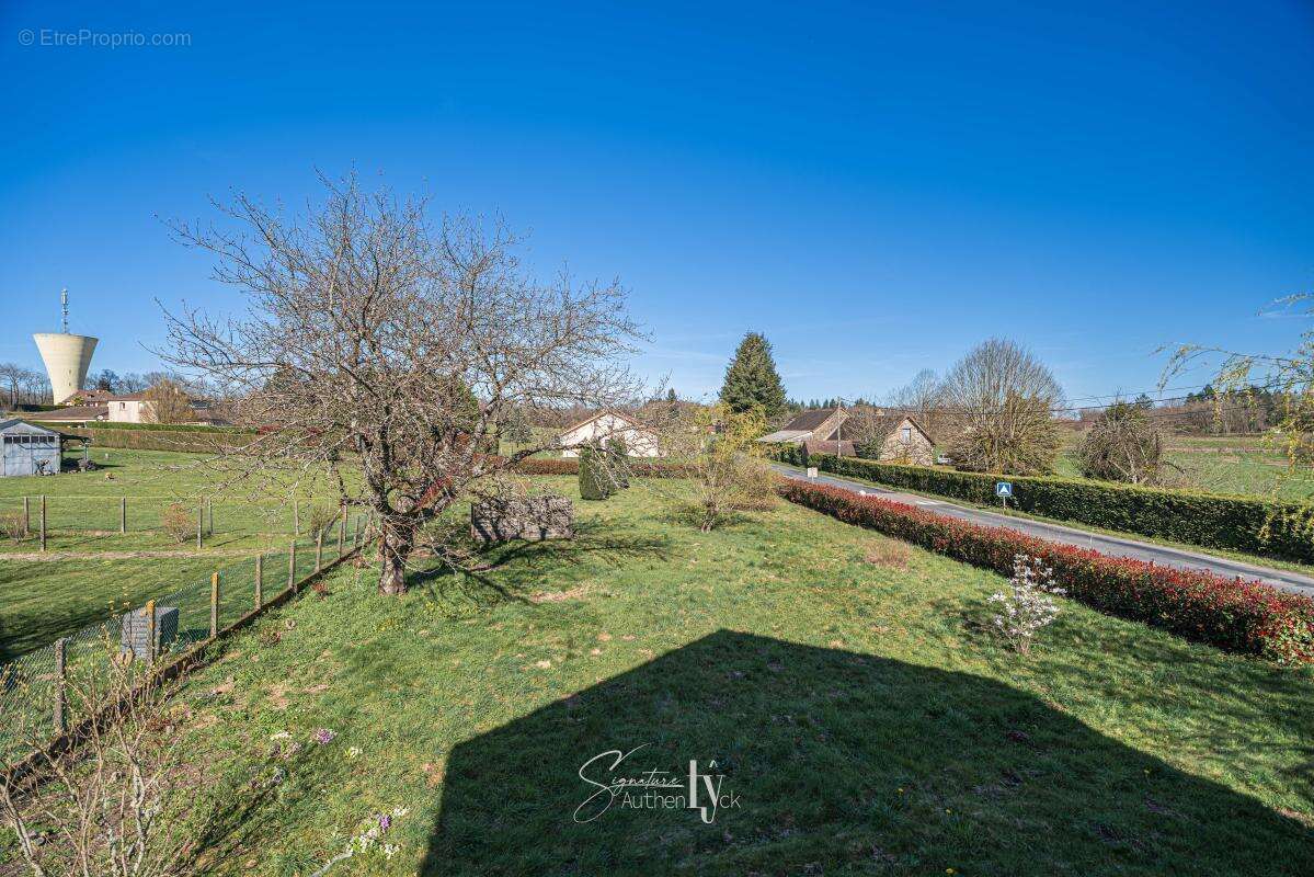 Maison à SAINT-YRIEIX-LA-PERCHE