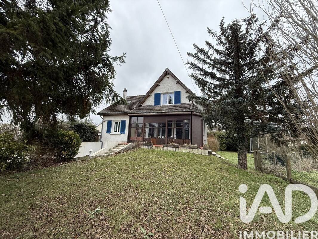 Photo 1 - Maison à CRECY-LA-CHAPELLE