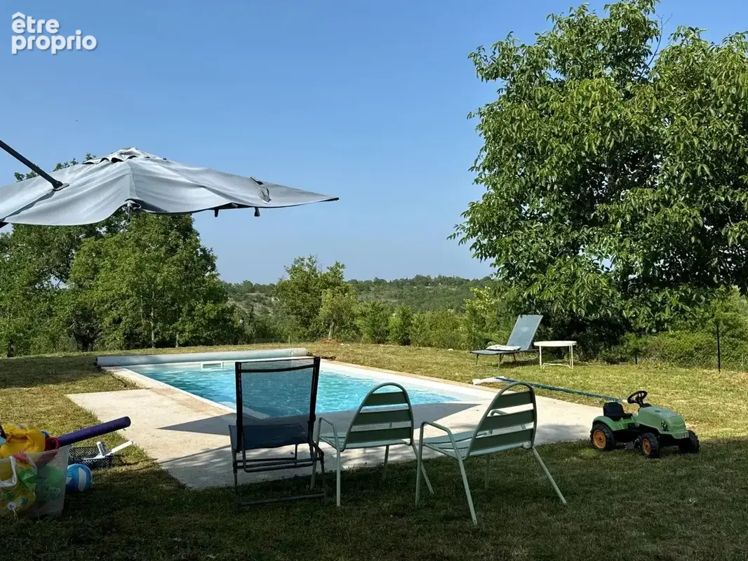 Maison et piscine sur 1770 m² de terrain - photo 3