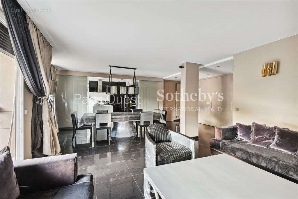 Appartement à NEUILLY-SUR-SEINE