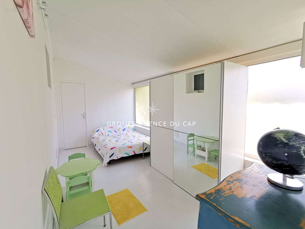 À vendre villa 4 pièces avec vue mer et studio indépendant, 15min a pied du centre ville de saint aygulf - photo 11