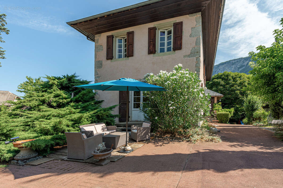 Maison à vendre 6 pièces SONNAZ (73) - Hameau de Montagny avec parc arboré de 2600 M² - photo 2