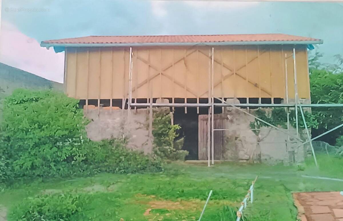 Maison à MONTREVAULT