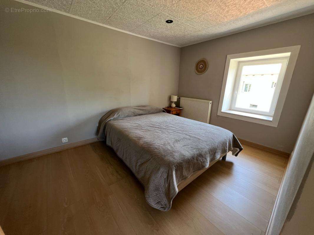 Maison 200 m² à Cours-La-Ville  - photo 16