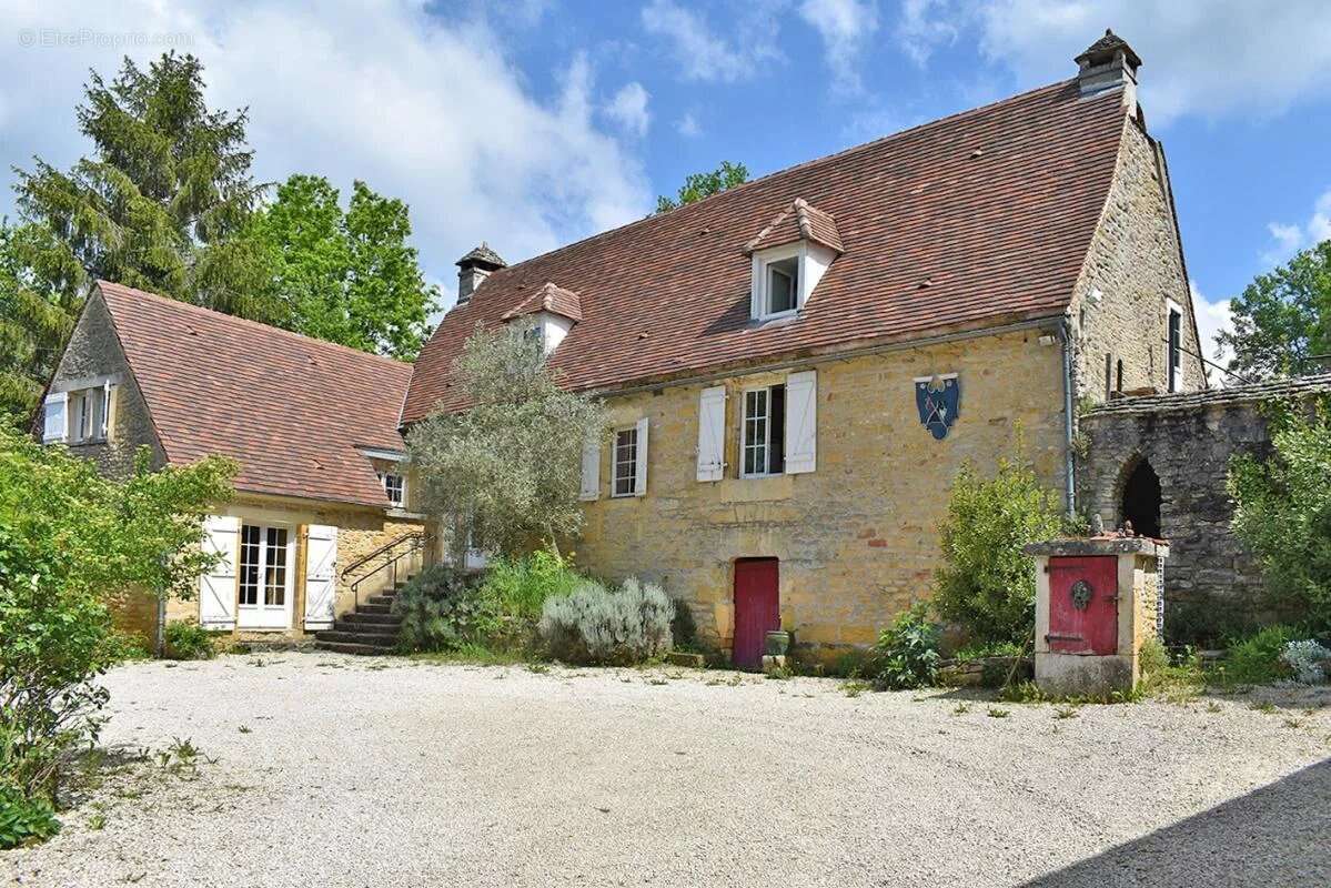Jolie maison en pierre avec 4 chambres, piscine et jardins - photo 2