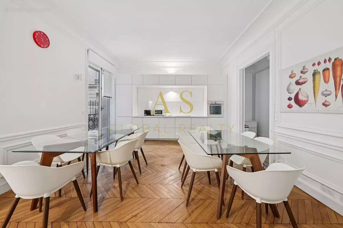 Appartement à PARIS-16E