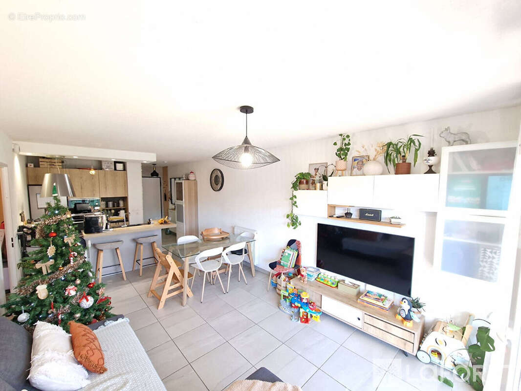 Appartement à CARROS