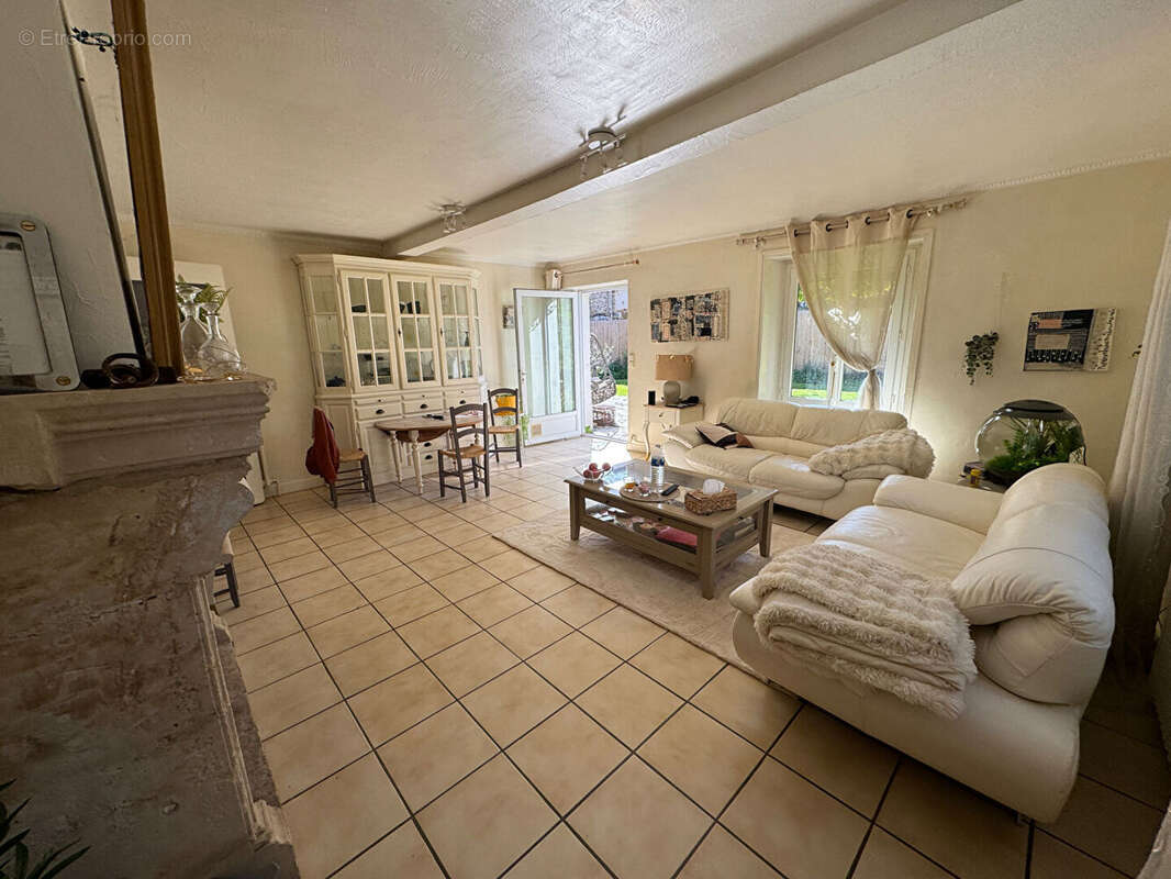 Charmante  maison ancienne ,bel environnement et petite dépendance 5' MONTFORT L AMAURY  5 pièces 130 m2 - photo 5