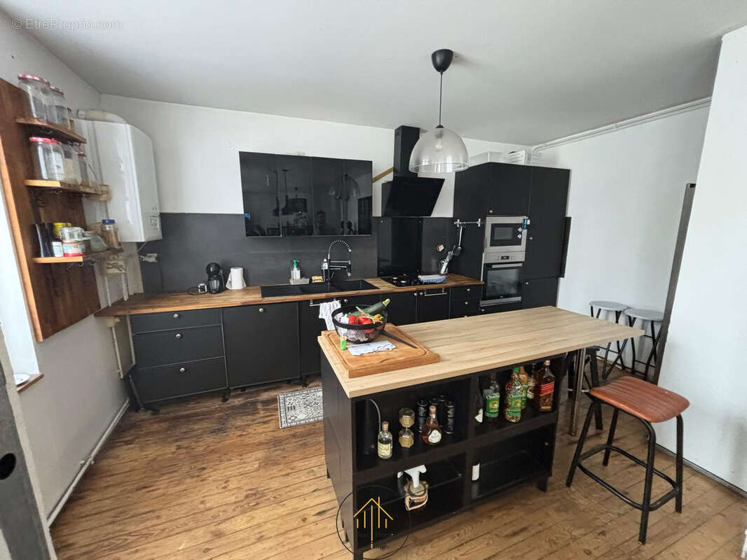 Appartement à MONTMOREAU-SAINT-CYBARD