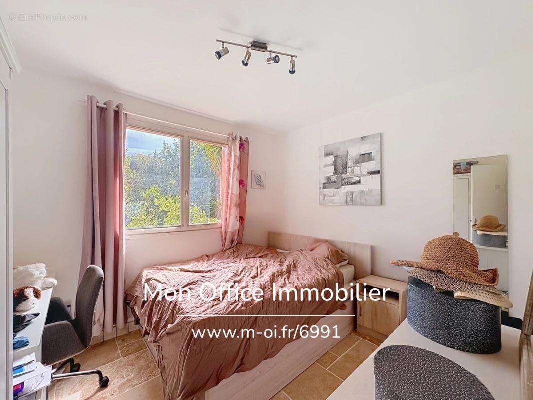 Référence : 6991-les. - appartement rénové proche centre en rez de chaussée à cavalaire sur mer - photo 9