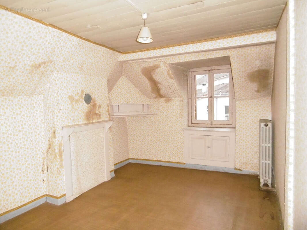 Maison à LUZY