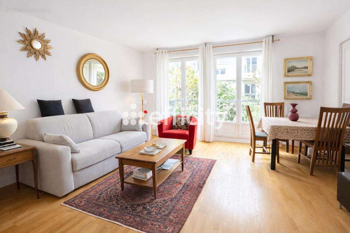 Appartement à PARIS-10E