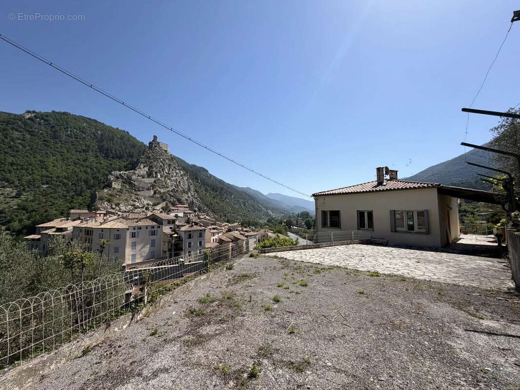 Maison à ENTREVAUX