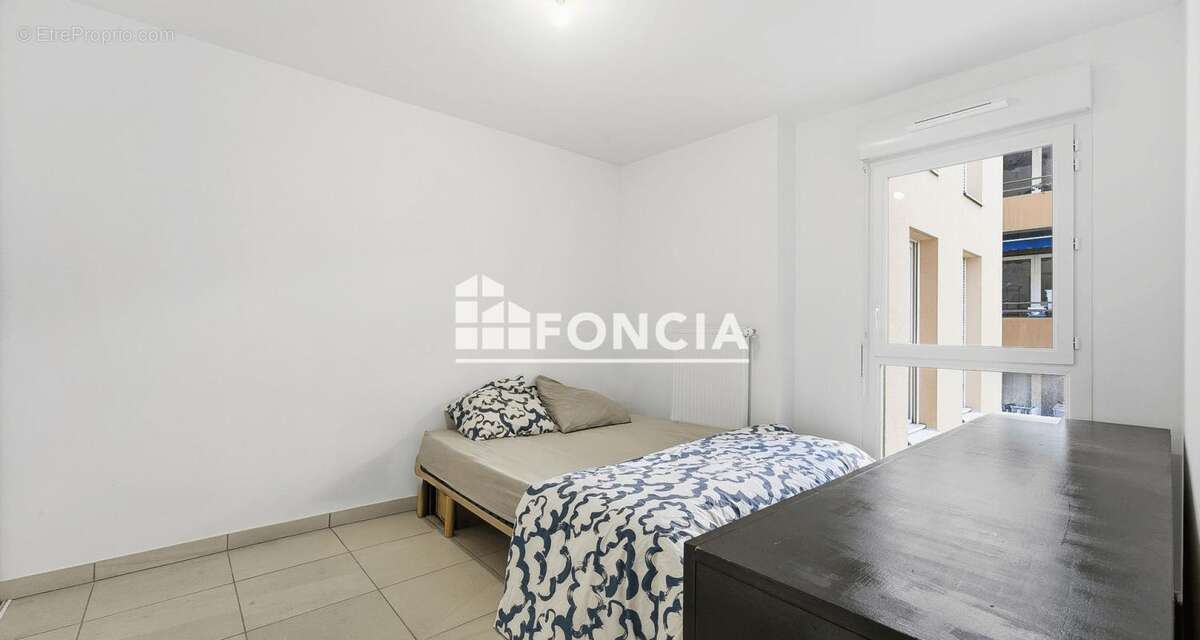 Appartement à SAINT-LAURENT-DU-VAR