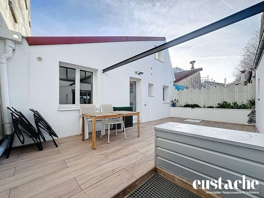 Appartement à PARIS-20E