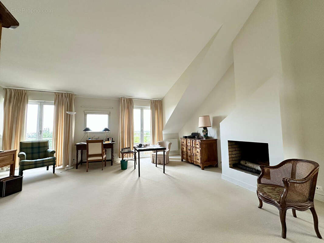 Maison à LE MESNIL-LE-ROI