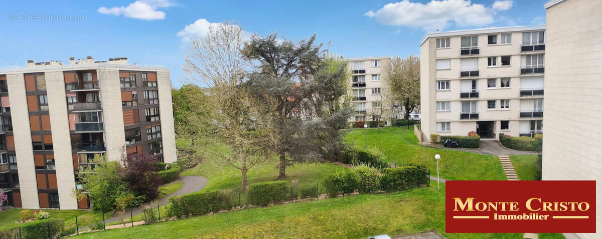 Appartement à FONTENAY-LE-FLEURY