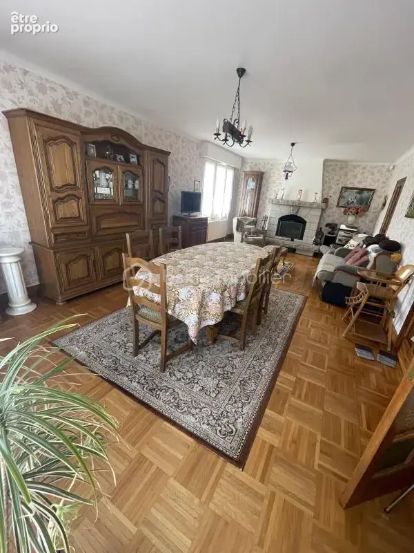 PLOËRMEL CENTRE – Maison familiale 174 m² – 5 chambres – Terrain 1 000 m² divisible et constructible - photo 5