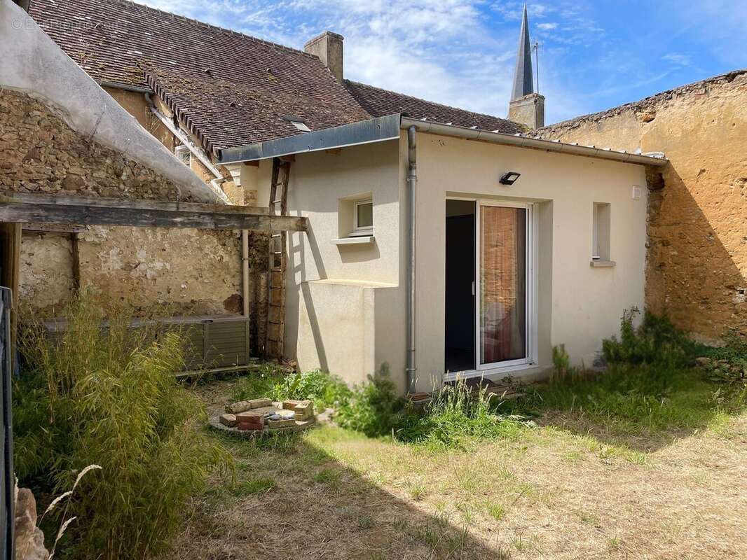 Jardin - Maison à SAINT-CELERIN