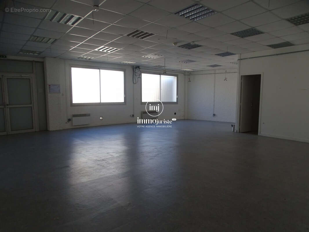 Commerce 700 m² à Saint-Junien  - photo 9