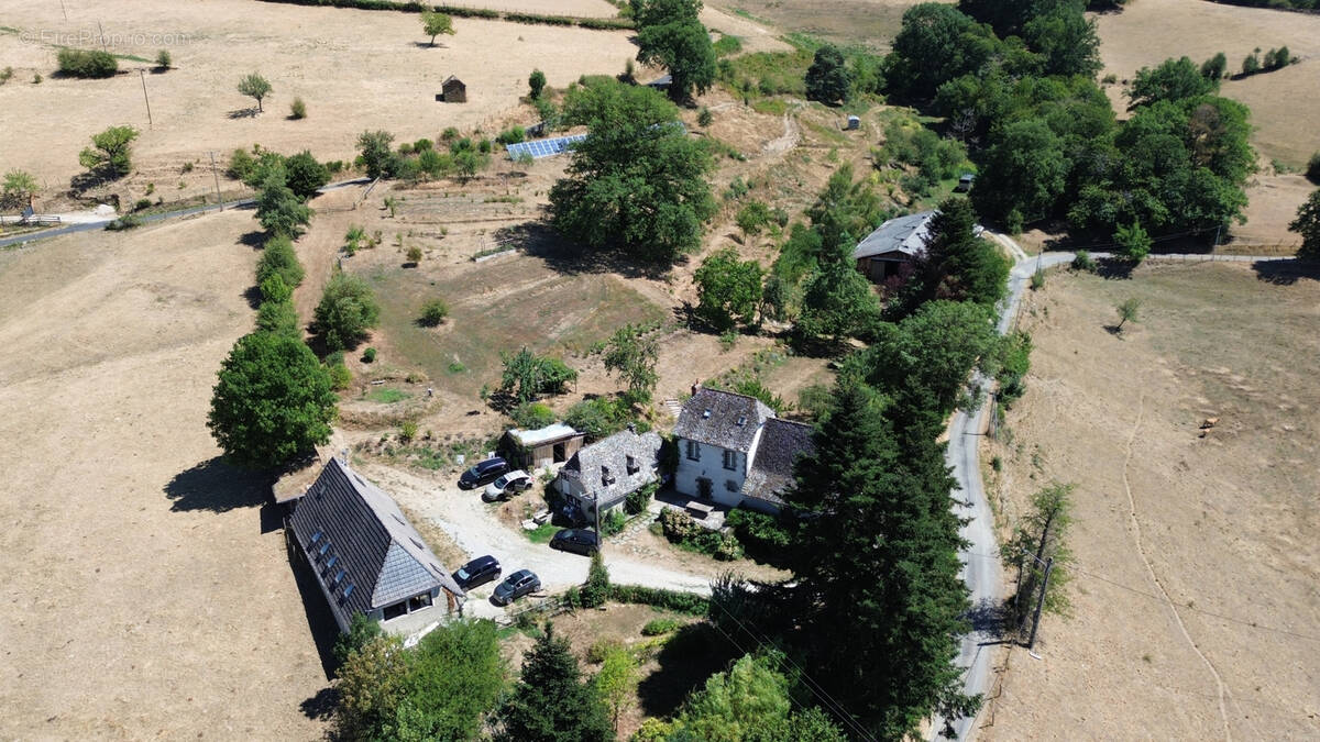 Maison à ENTRAYGUES-SUR-TRUYERE