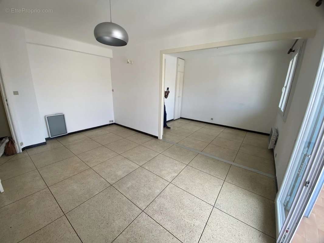 Appartement à MARSEILLE-4E