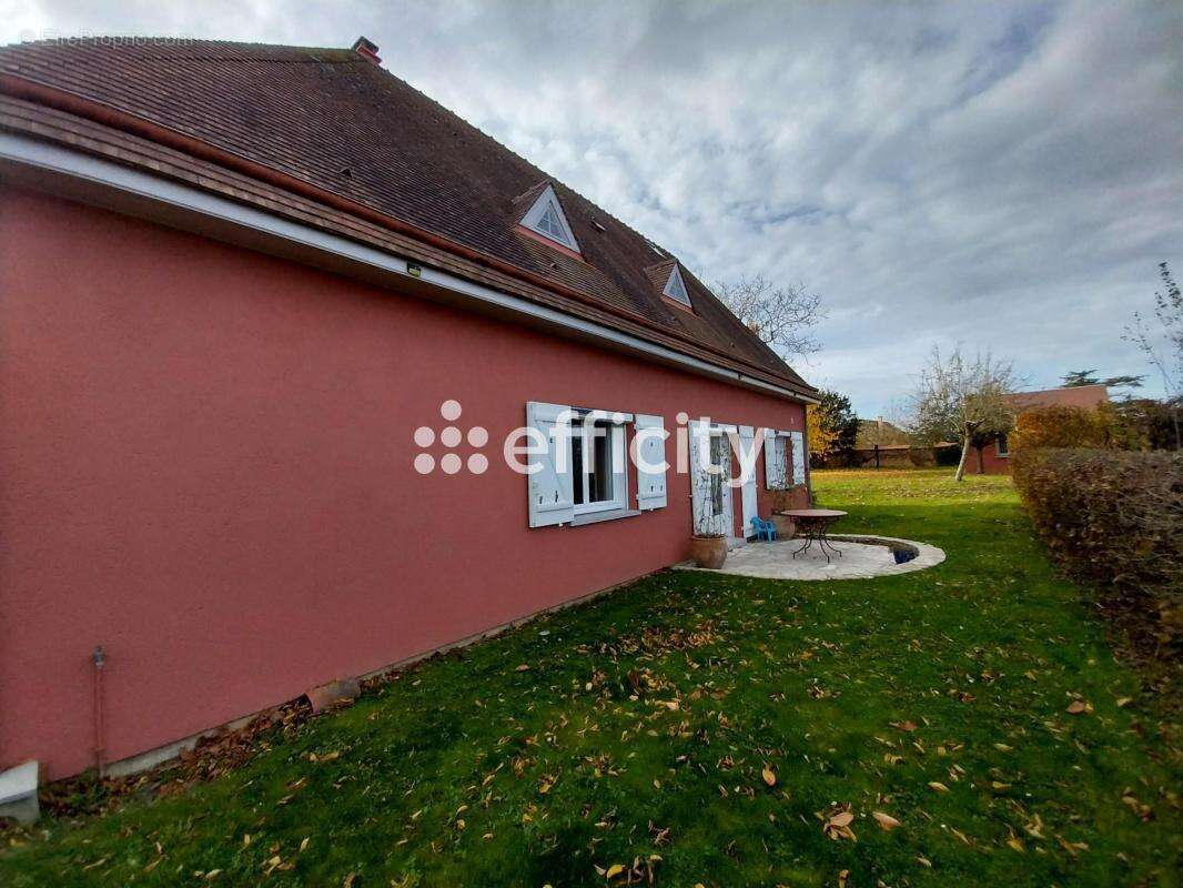 Maison à BERCHERES-SAINT-GERMAIN