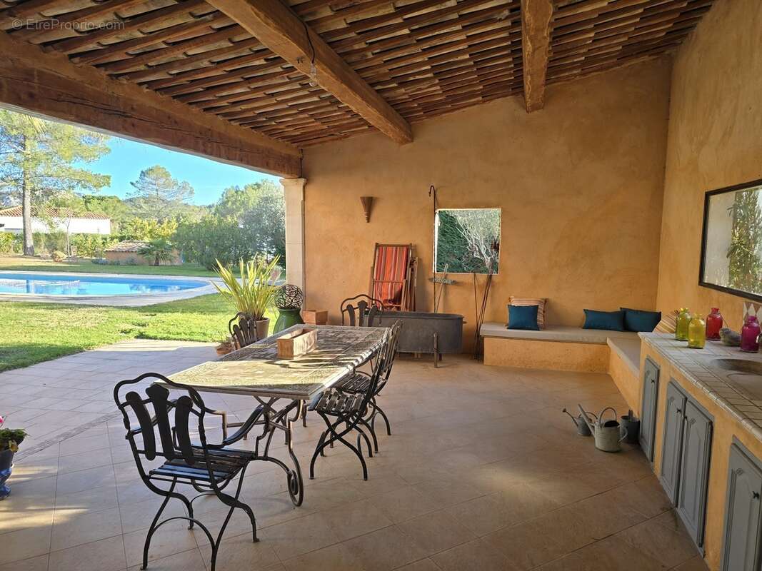 Maison à MEYRARGUES