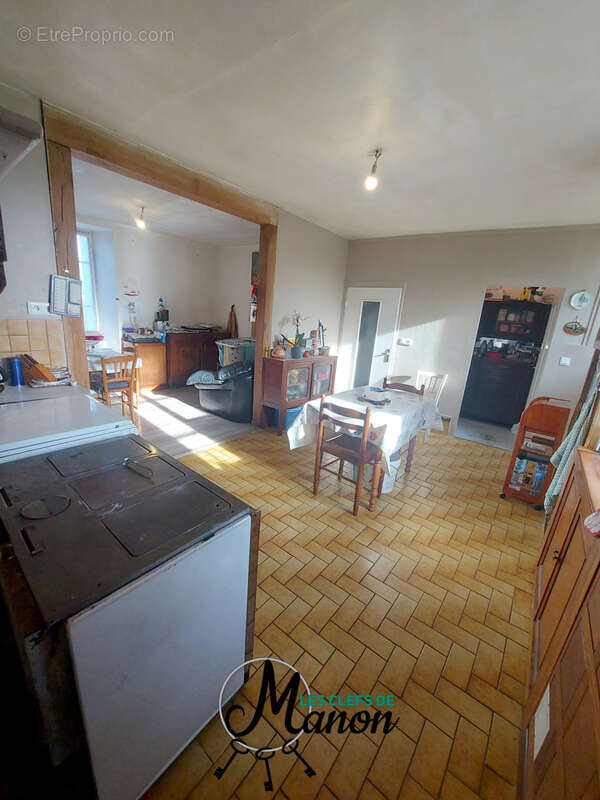 Maison à CHATEAUPONSAC