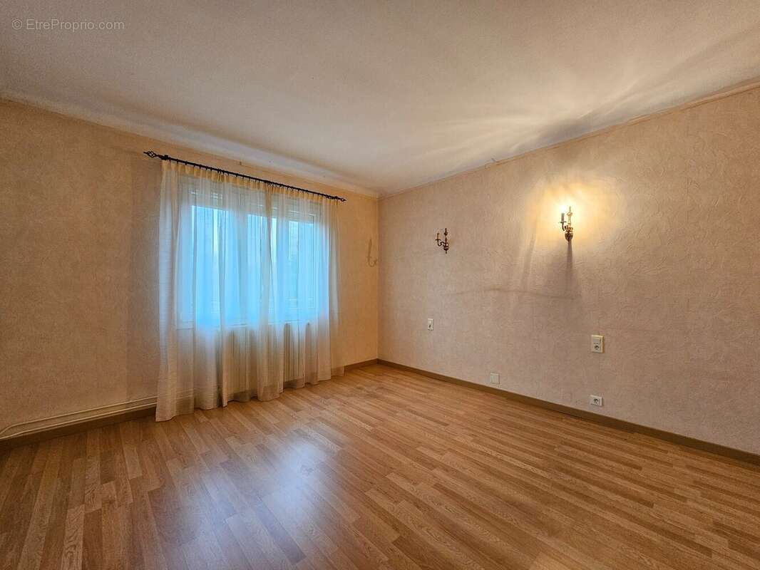 Maison à SAINT-VINCENT-EN-BRESSE