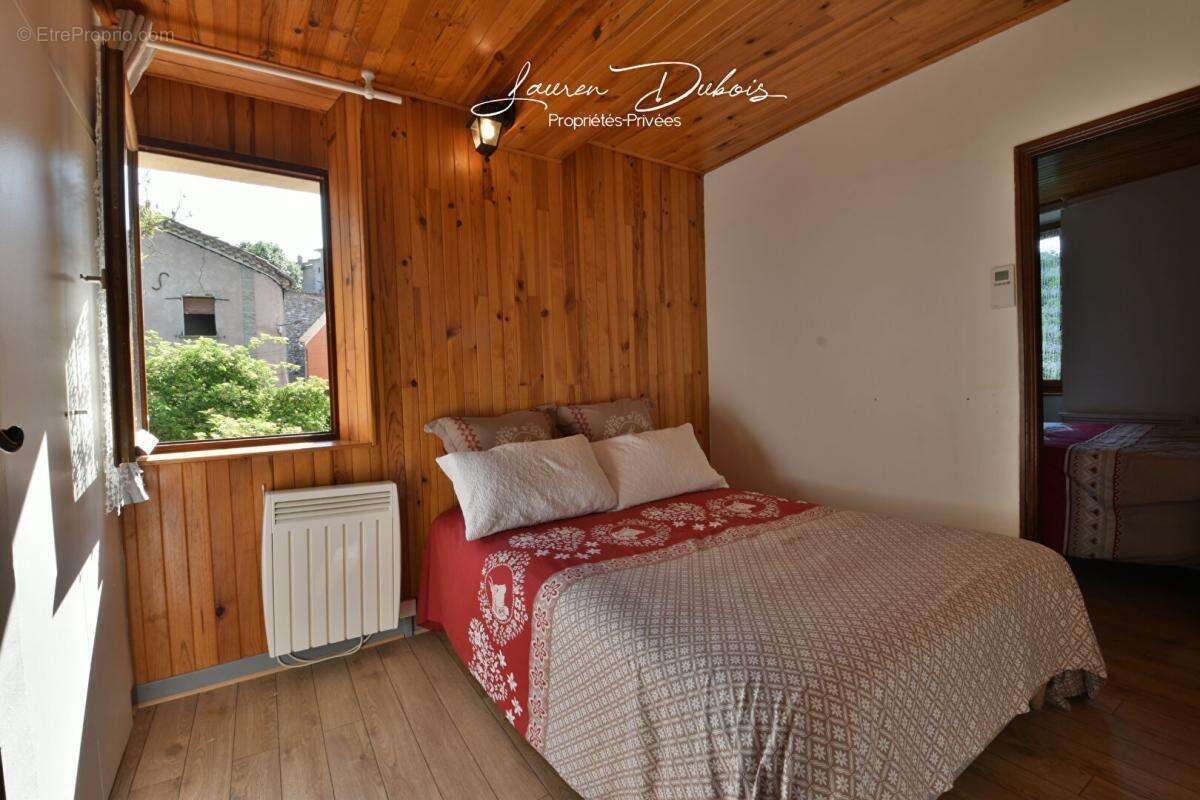 TURRIERS - Maison de village avec terrasse et cave - photo 11