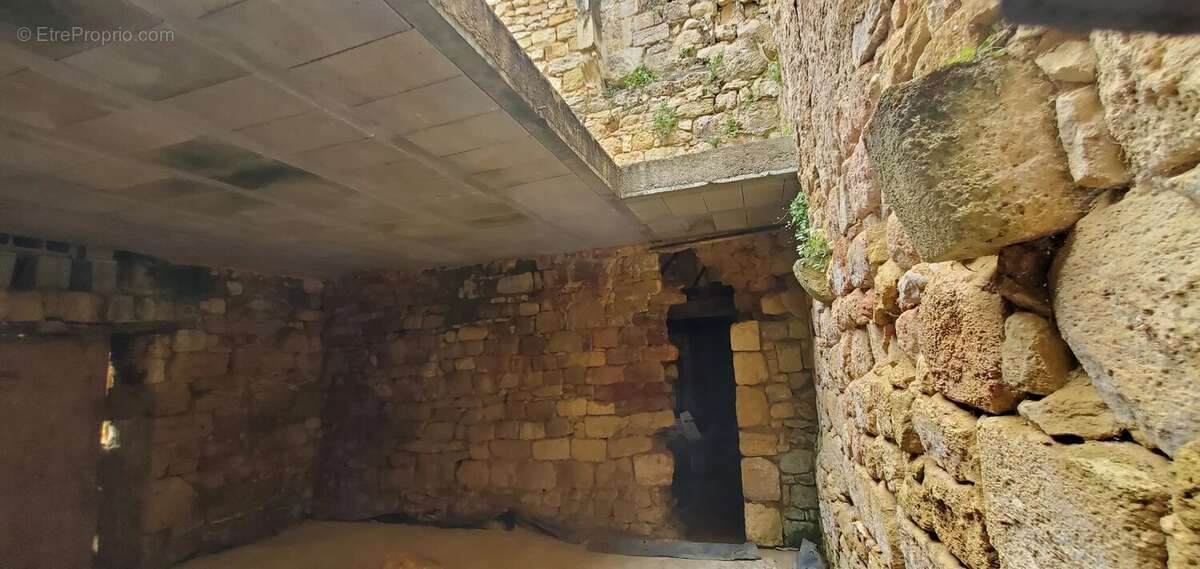 Charmante Maison de Village en Pierre avec un Potentiel Exceptionnel - photo 11