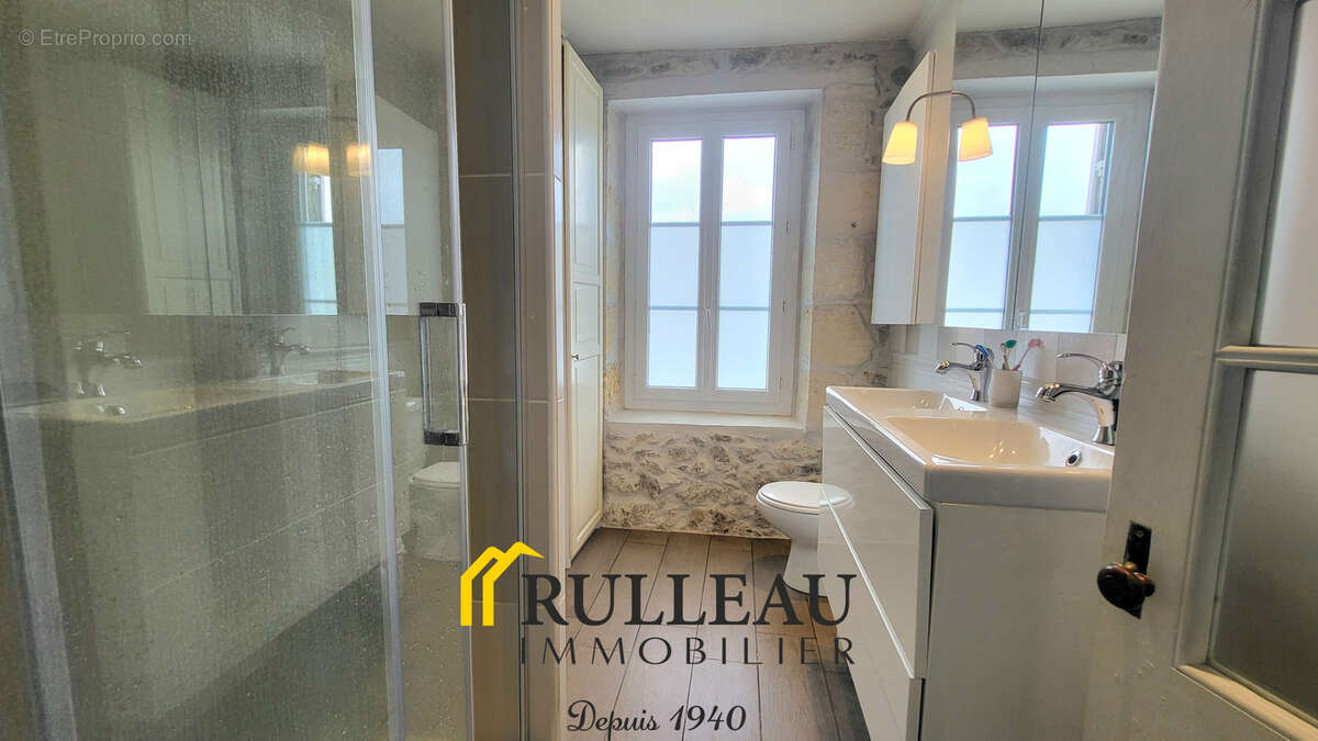 Maison à SAINT-CHRISTOLY-DE-BLAYE